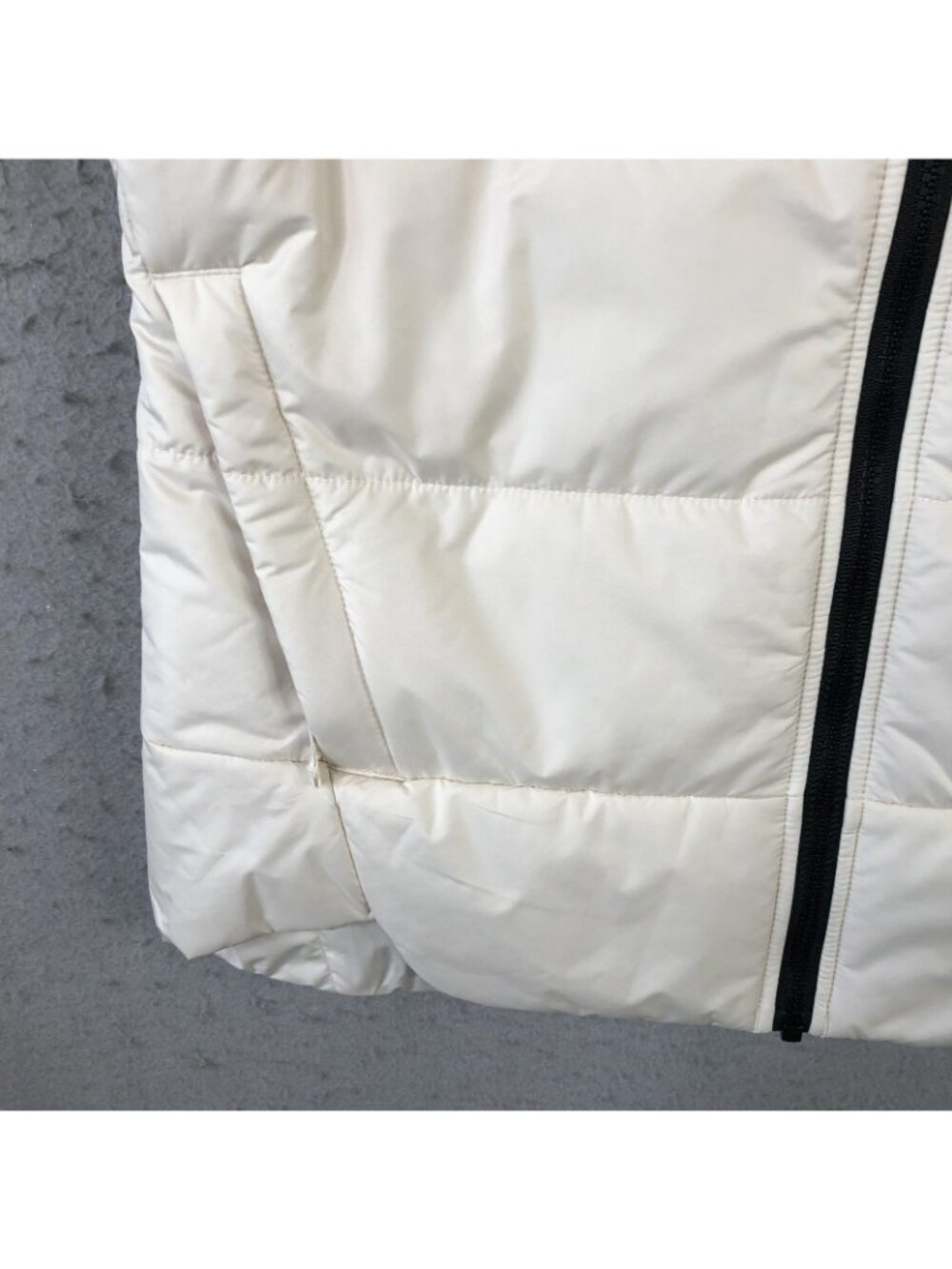 The North Face Vest Womens S White Black Puffer Oracle NetSuite Logo NWT - Picture 6 of 16